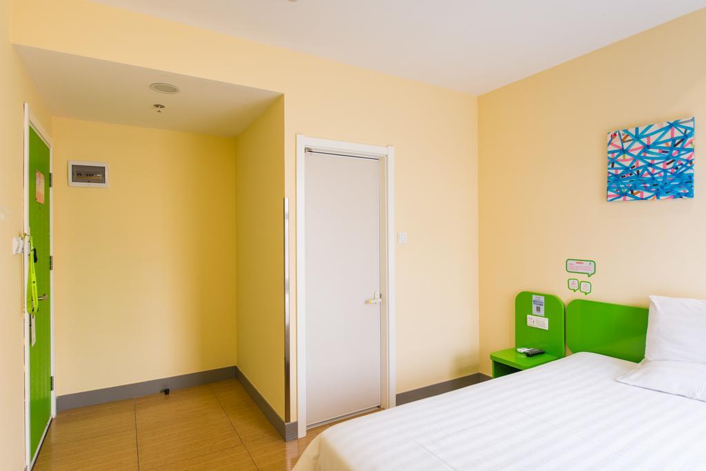 Khách sạn Hi North Out Bund 2*
