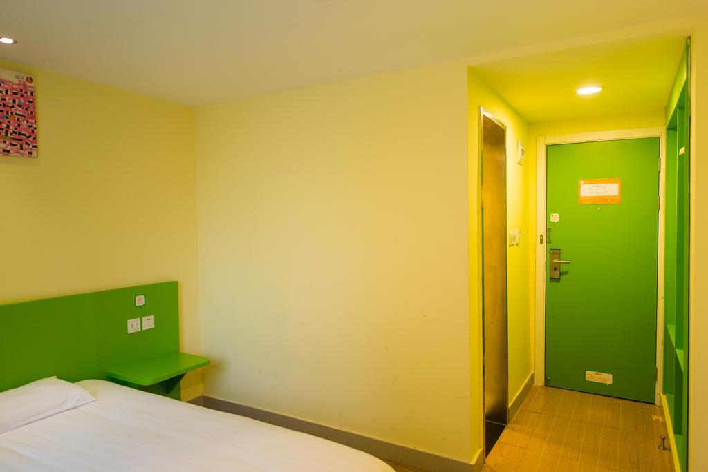 Khách sạn Hi North Out Bund 2*